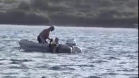 Ayvalık'ta can pazarı...Akıntıya kapılan tatilci şişme botla kurtarıldı