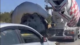 Ayvalık’ta seyir halinde alevler içinde kalan otomobilin imdadına beton mikseri yetişti
