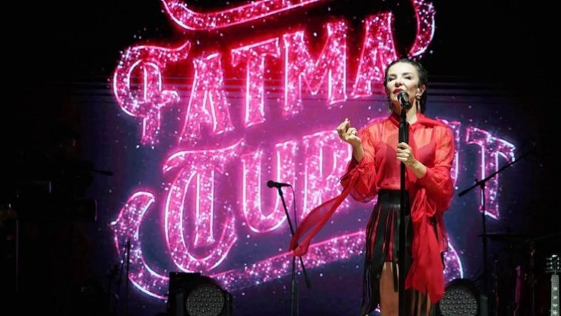 Balıkesir Edremit’te Zafer Gecesine Fatma Turgut Damga Vurdu! (1)