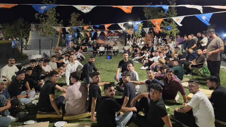 Balıkesir’de AK Parti’den Gençlerle Sahilde Buluşma! Söz Bu Kez Gençlerde (2)