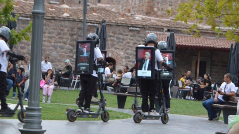 Balıkesir’de İYİ Partili Gençlerden Dikkat Çeken Miting Daveti (2)