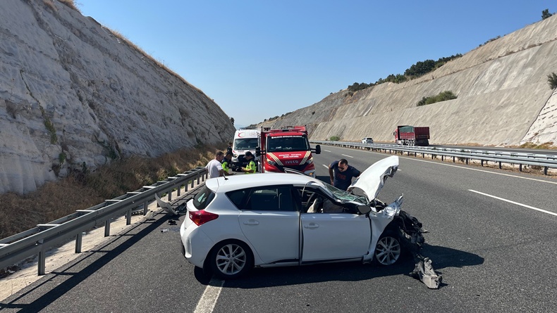 Balıkesir’de Otoyolda Feci Kaza: 2 Kişi Yaralandı