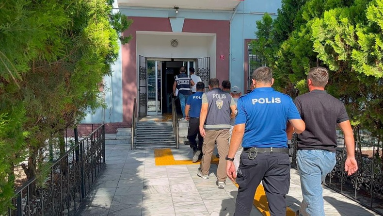 Balıkesir’de WhatsApp Grubu Operasyonu! Denetim Noktalarını Paylaşıyorlardı