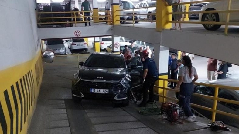 Balıkesir'de otoparkta otomobilin altında kalan genç kadın yaralandı