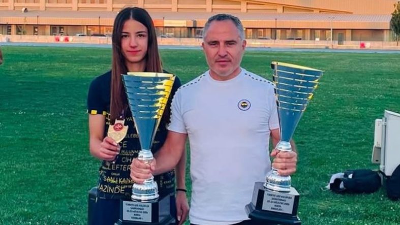 Balıkesirli Genç Atlet Zülal Gültepe’den Türk Atletizm Tarihine Geçen Derece