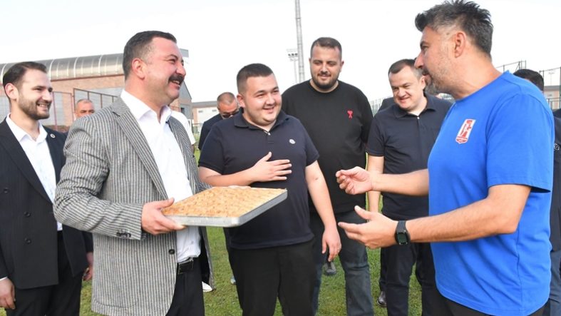 Balıkesirspor’a Anlamlı Ziyaret Milletvekili Yüksel’den Kulübe Destek Mesajı