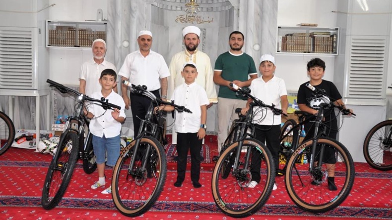 Karesi’de 20 öğrenci Kur’an-ı Kerim’i hatim etti