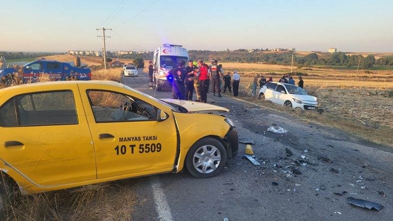 Manyas Kapaklı Mevkiinde Trafik Kazası 1’i Çocuk 6 Kişi Yaralandı