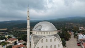 Poyraz, caminin kubbesini uçurdu