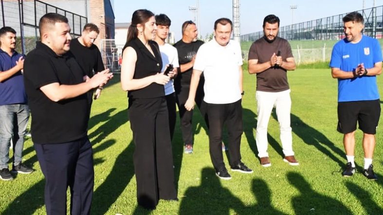 Şampiyon Güreşçi Yasemin Adar Yiğit’ten Balıkesirspor’a Anlamlı Ziyaret