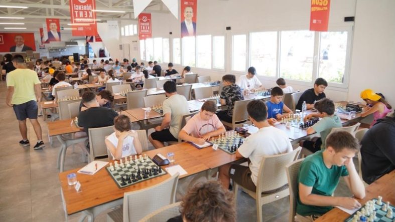 Satrançta geleceğin büyük ustaları ilk hamleyi Ayvalık’ta yaptı