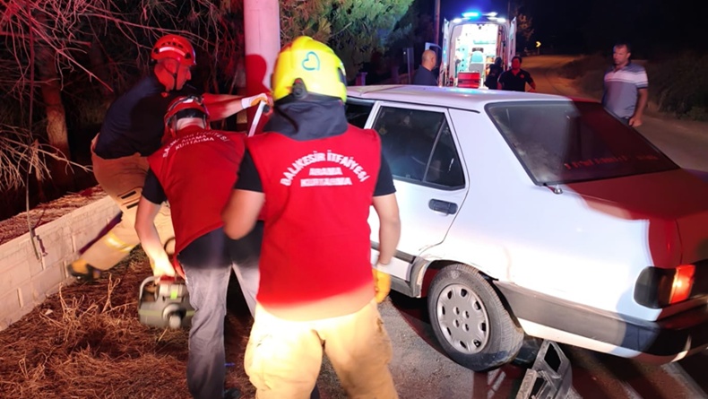 Susurluk’ta Trafik Kazası: Araçta Sıkışan Sürücü İtfaiye Ekiplerince Kurtarıldı