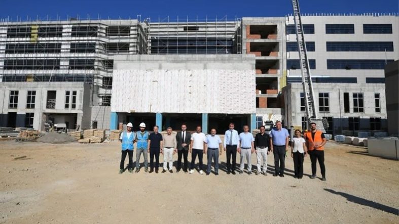 VALİ USTAOĞLU YENİ DEVLET HASTANESİ İNŞAATINI İNCELEDİ