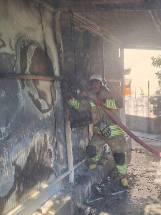Altınözü’nde konteyner yangını yaşandı