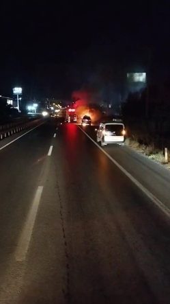 Bursa’da lüks otomobil alevlere teslim oldu: O anlar kamerada