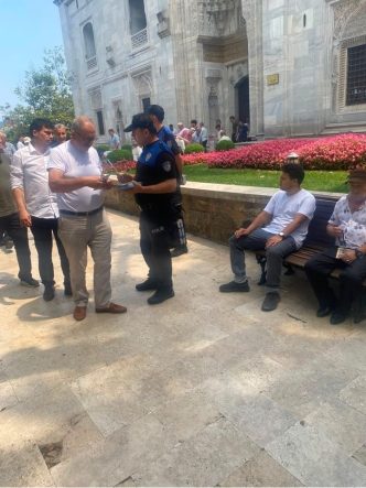 Bursa’da polisten vatandaşlara güvenlik bilgilendirmesi