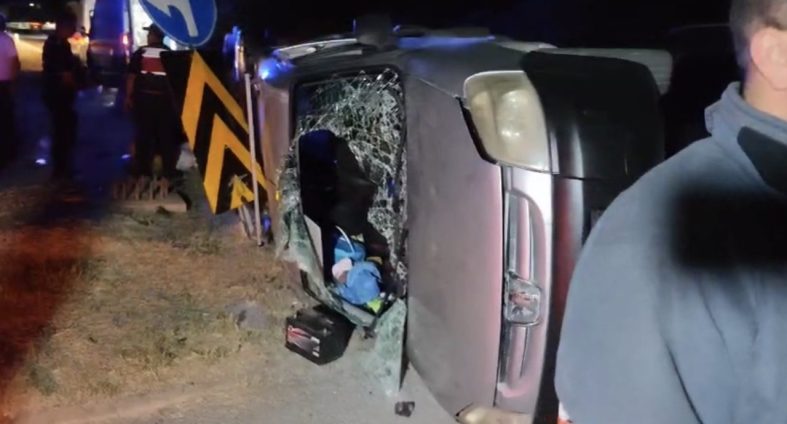 Çankırı’da iki hafif ticari araç çarpıştı: 9 yaralı