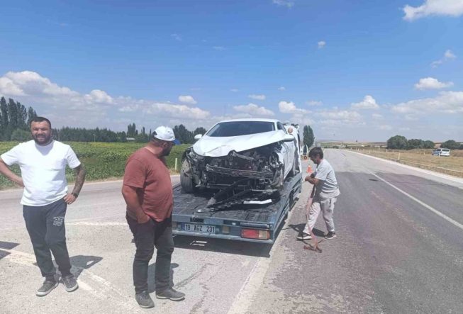 Çorum’da pikap ile otomobil çarpıştı: 2 yaralı