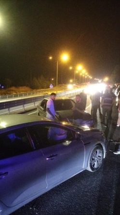 İki otomobilin çarpıştığı kazada 3 kişi yaralandı