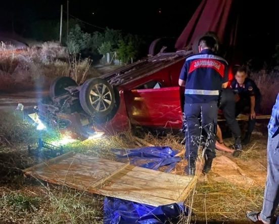 İnegöl’de otomobil şarampole yuvarlandı: 3 yaralı
