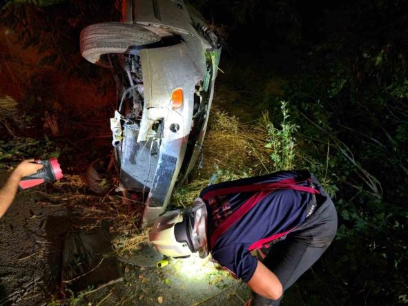 Kanala uçan otomobil hurdaya döndü: 1 yaralı