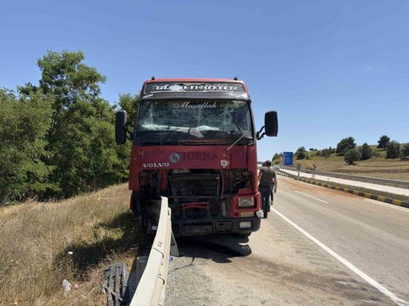 Kastamonu’da tır ile çarpışan traktörün sürücüsü hayatını kaybetti