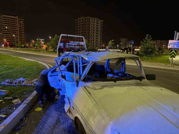 Kayseri’de iki otomobil çarpıştı: 4 yaralı