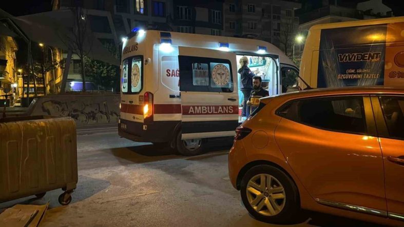 Kiraladığı scooterdan düşüp sızan alkollü kadın hastaneye kaldırıldı