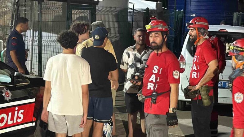 Koyda kaybolan 5 arkadaş ekiplerin çalışmasıyla kurtarıldı