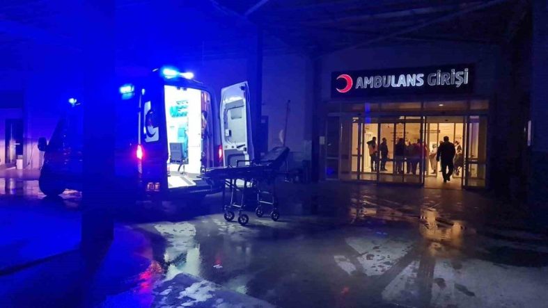Minibüs tarlaya uçtu: 1 ölü, 2 yaralı