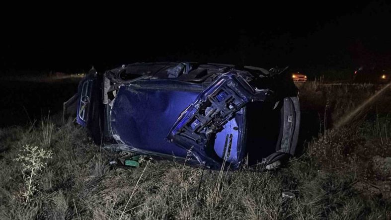 Niğde’de iki otomobil kafa kafaya çarpıştı: 1’i ağır, 7 yaralı