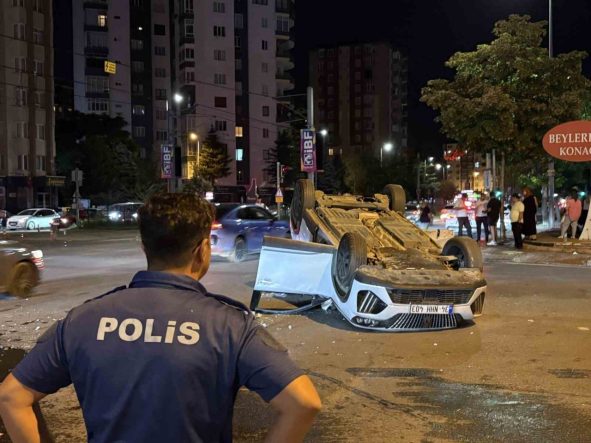 Otomobille çarpışan SUV araç takla attı: 2 yaralı