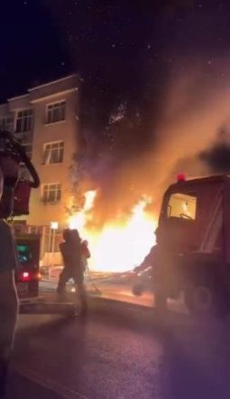 Sancaktepe’de demirci dükkanı alev alev yandı