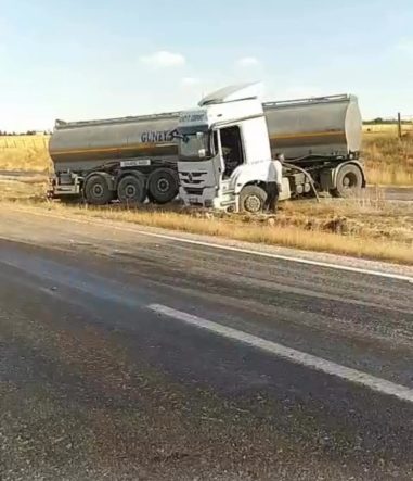 Siirt’te tır yoldan çıktı