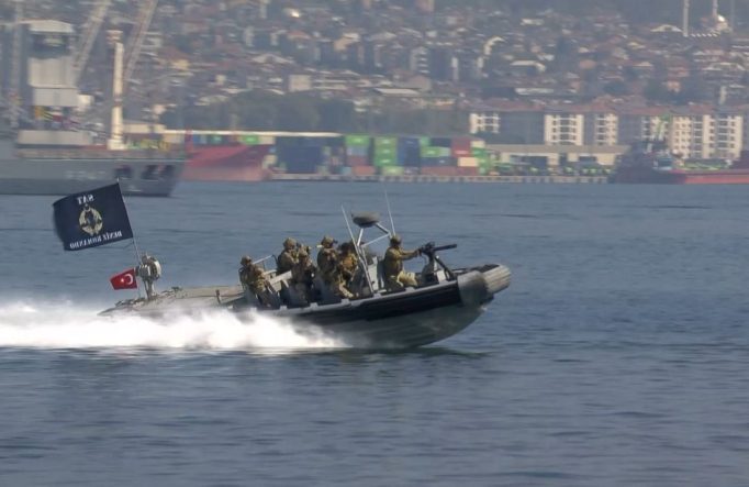TEKNOFEST Mavi Vatan’da SAS ve SAT komandolarından nefes kesen gösteri