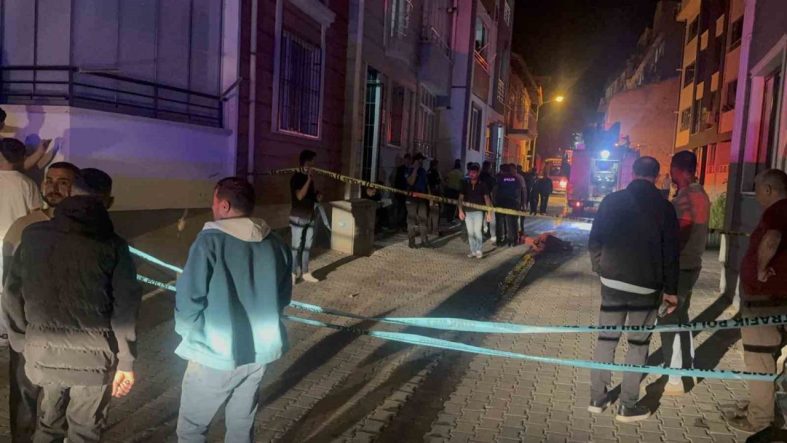 Tokat’ta apartman dairesinde yangın paniği: 4 kişi dumandan etkilendi