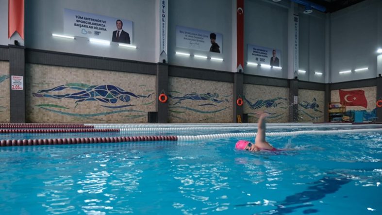 ALTIEYLÜL’DE HAVUZ VE SPOR ALANLARI KIŞ SEZONU ÖNCESİ YENİLENDİ (1)