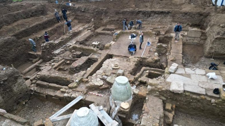 Adramytteion'da Roma villasının eşsiz mozaikleri gün yüzüne çıktı (1)