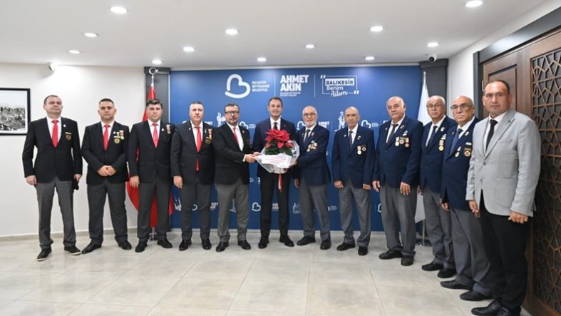 Akın “Gazilerimiz başımızın tacıdır”