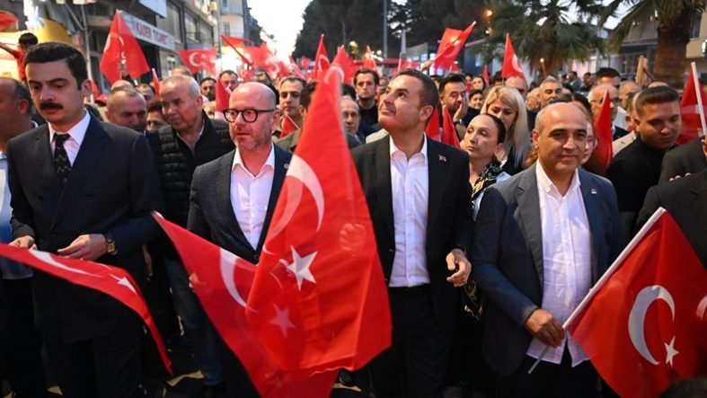 Akın, Manyas’ta fener alayına katıldı (1)