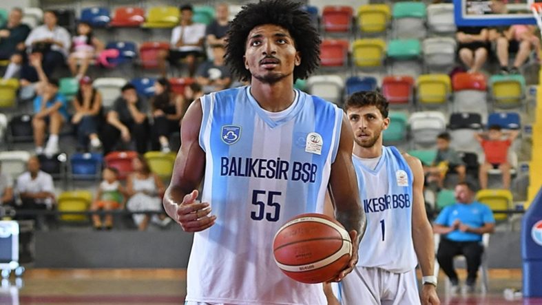 Balıkesir Büyükşehir Belediyespor'un misafiri Kipaş İstiklalspor
