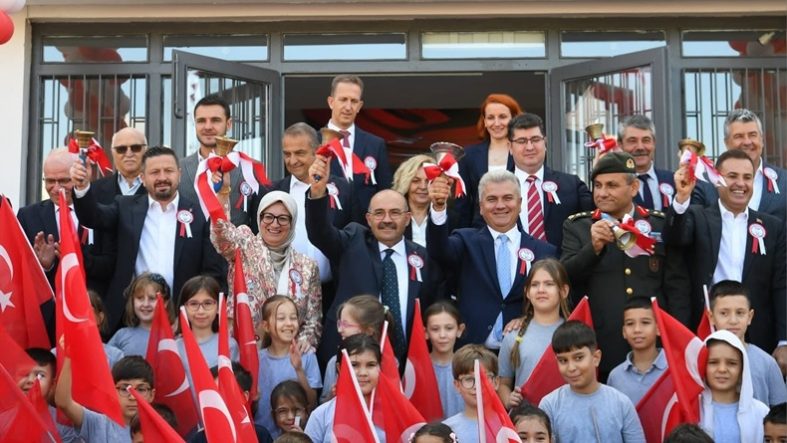 Balıkesir’de 187 bin öğrenci için ilk ders zili çaldı (1)