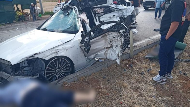 Balıkesir'de feci kaza Hamile kadın ve 3 yaşındaki kızı hayatını kaybetti