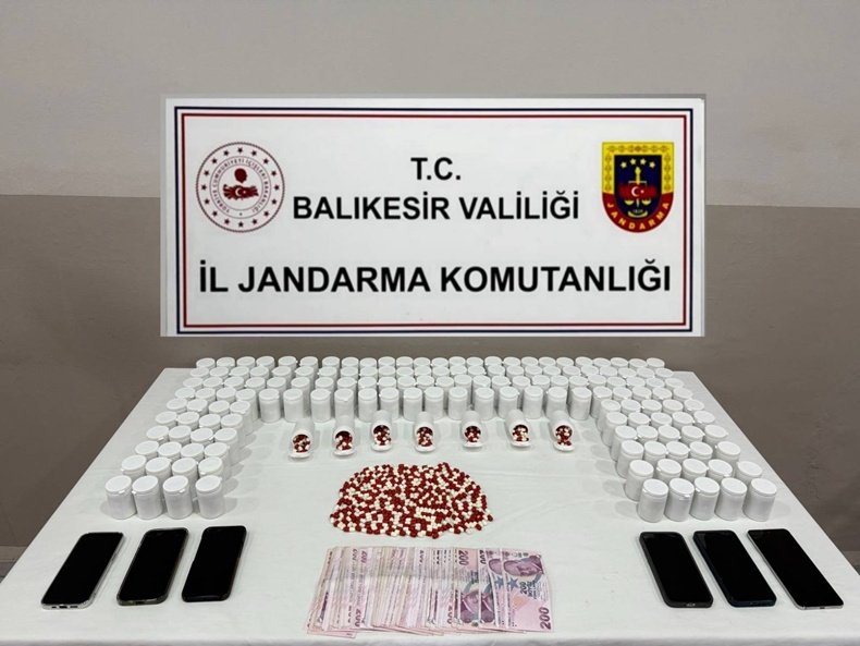Balıkesir’de uyuşturucu operasyonu: 40 bin 306 sentetik hap ele geçirildi