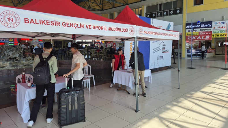 Balıkesir’e üniversite için gelen gençleri ilk günlerinde yalnız bırakmadılar