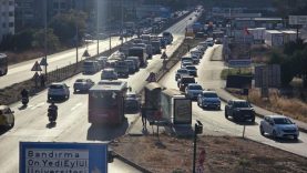Bandırma’da trafik yoğunluğu sürücülere zor anlar yaşatıyor