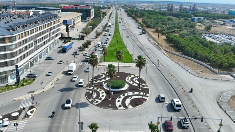 Büyükşehir Belediyesi, Bandırma’nın kent girişini baştan aşağı yeniledi