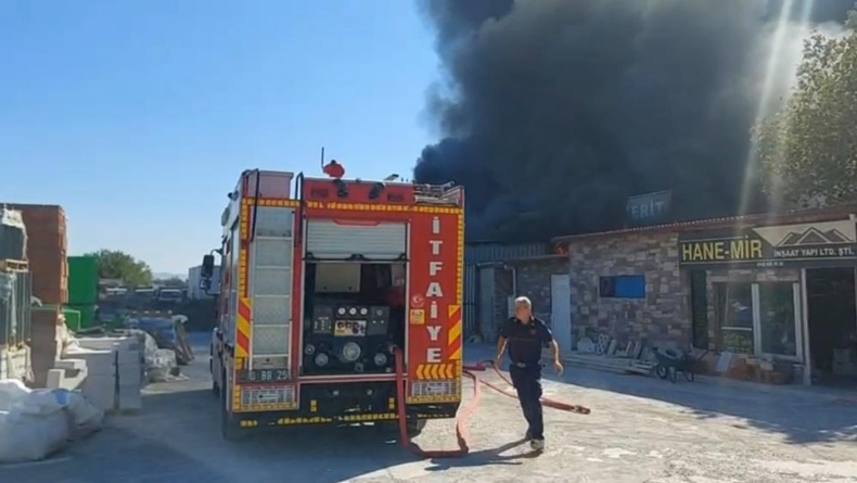 Edremit Yolören’de korkutan yangın: 5 iş yeri zarar gördü