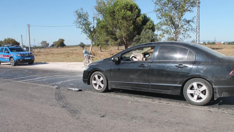 Manyas’ta otomobil motosiklete çarptı: 1 ölü