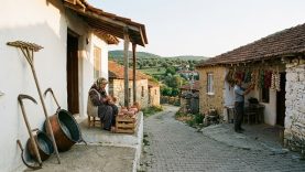 Şehirde unutuldu, Balıkesir köylerinde yaşıyor